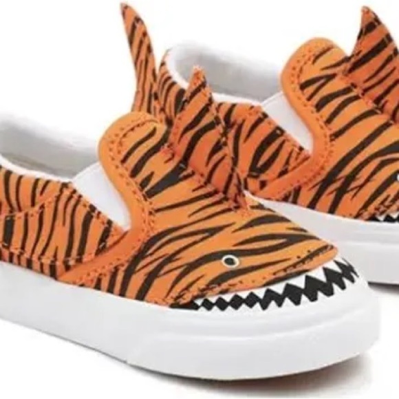 #40❤️ New with tags Vans V tiger shark slip on sneakers - Picture 5 of 10
